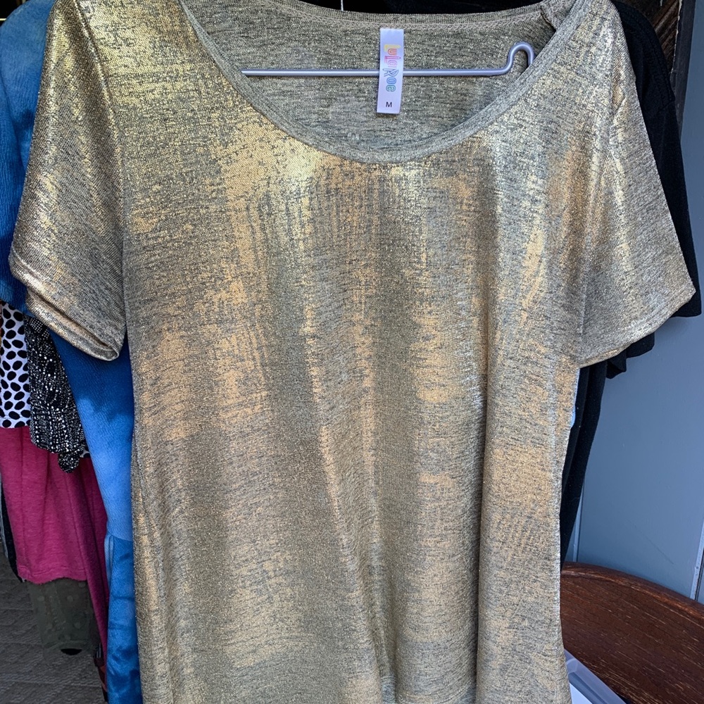Elegant classic T